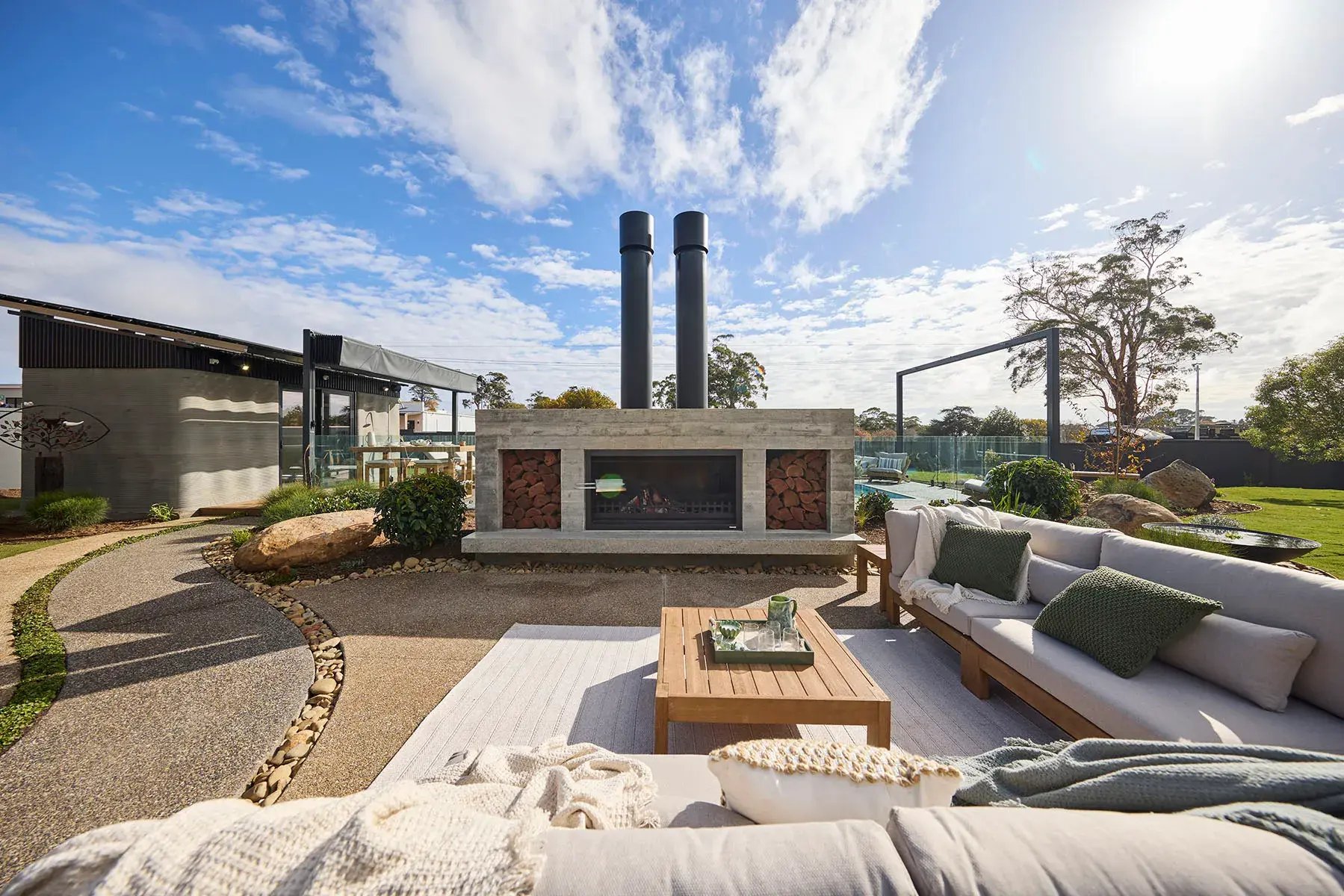 Copy_of_H5_RM11_BACKYARD_and_POOL_Robbie_and_Mat_023_1