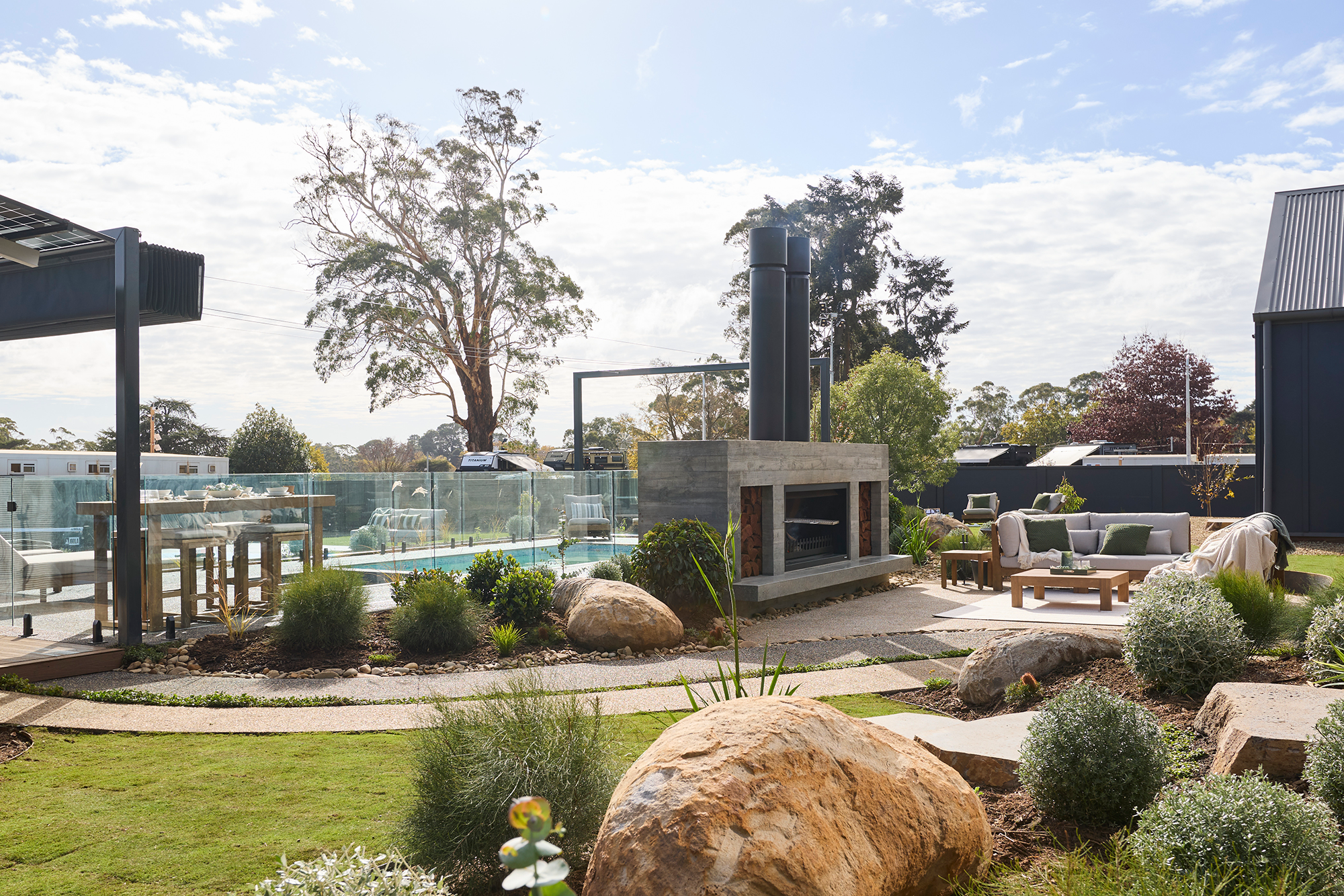 H5 RM11 BACKYARD and POOL Robbie and Mat_037
