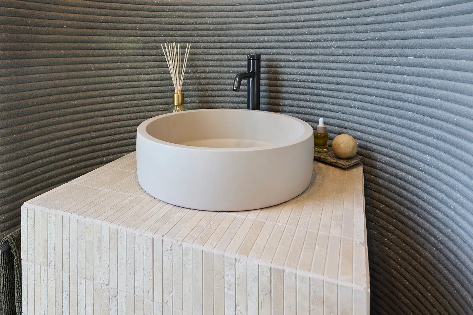 H5_RM11_BACKYARD_and_POOL_Robbie_and_Mat_052