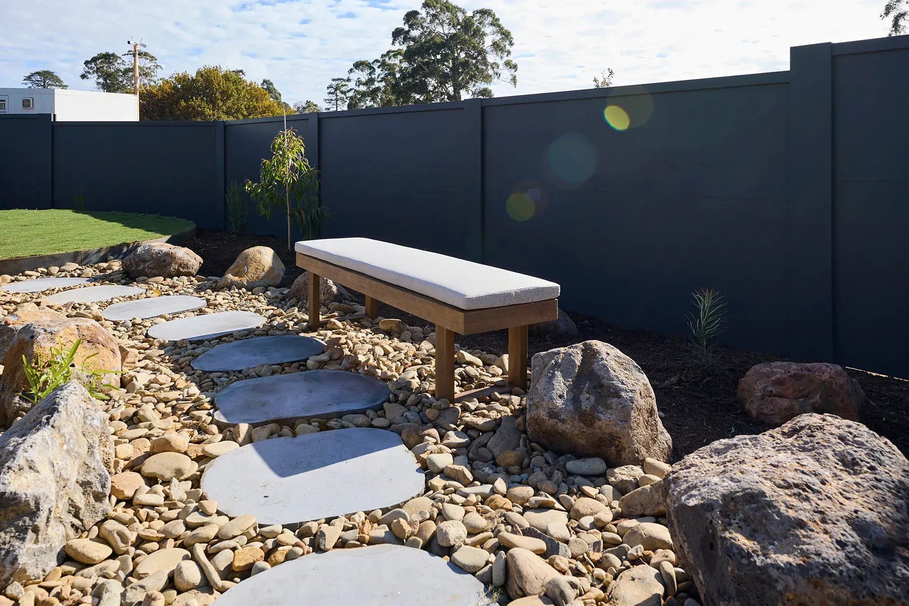 H5_RM11_BACKYARD_and_POOL_Robbie_and_Mat_067